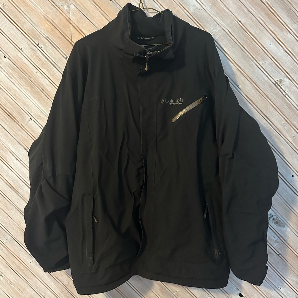 Columbia Men's Black Omni Tech Seam Sealed Outdoor Performance Jacket